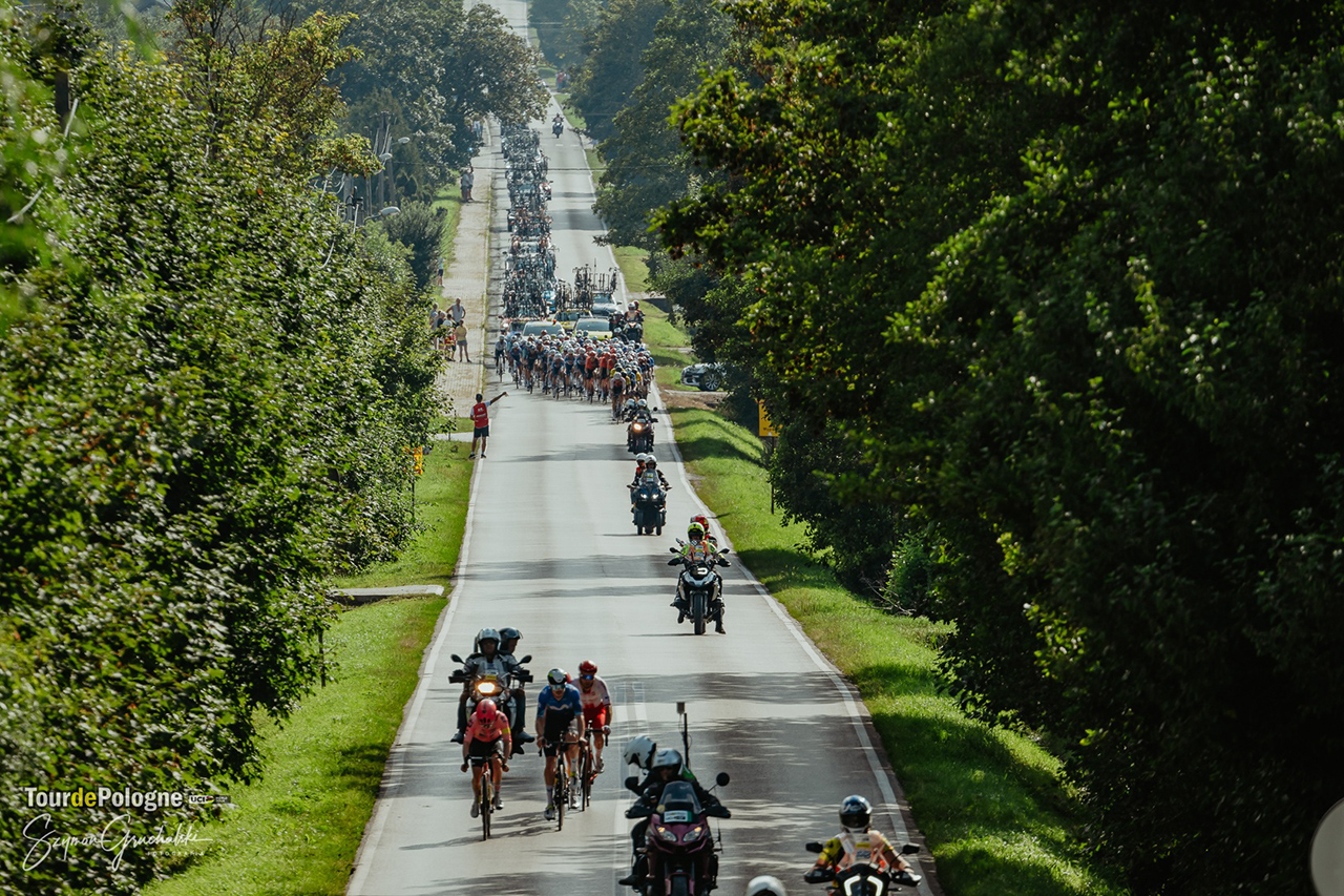 Peleton podczas zawodów organizowanych przez ORLEN Lang Team