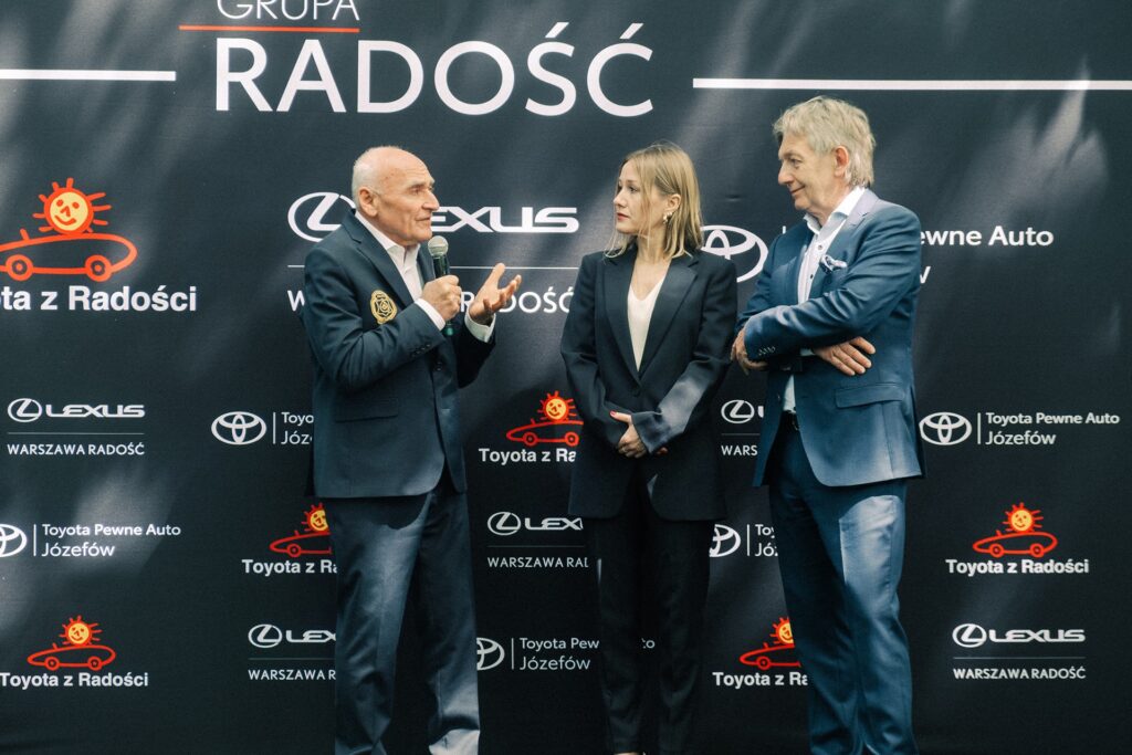 Podpisanie umowy o współpracy między Toyota Radość a Lang Team