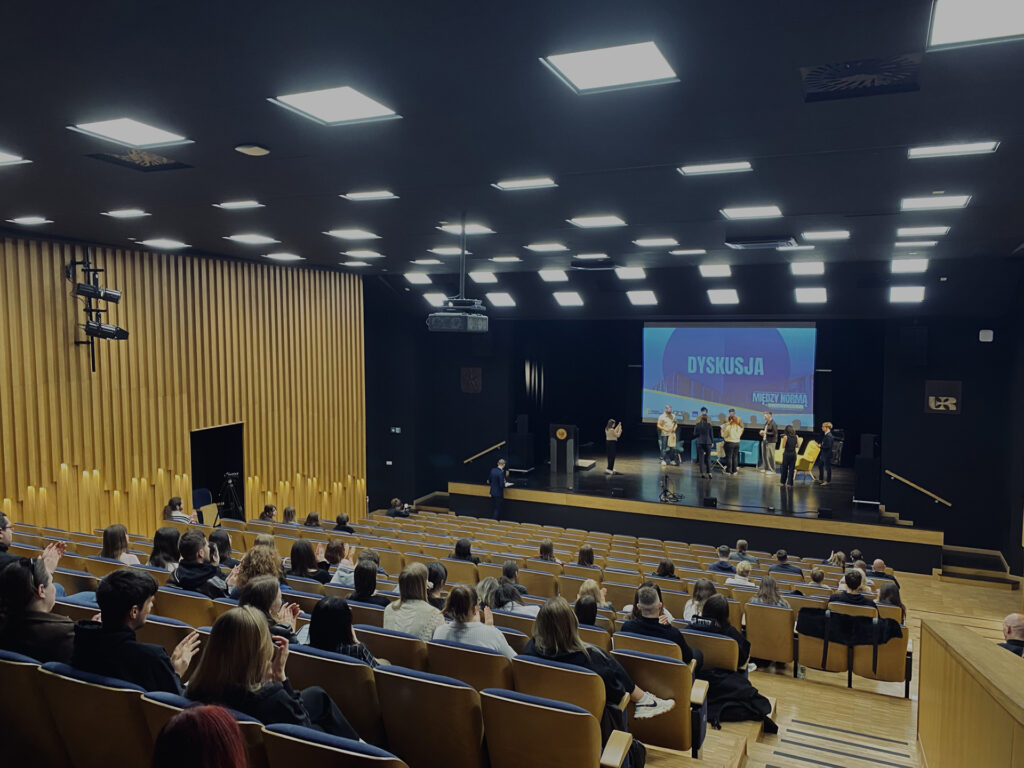 Konferencja "Między normą a autodestrukcją" - dzień 1